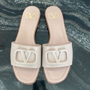 Valentino VLogo leather sandal in Dark Blush 38.5